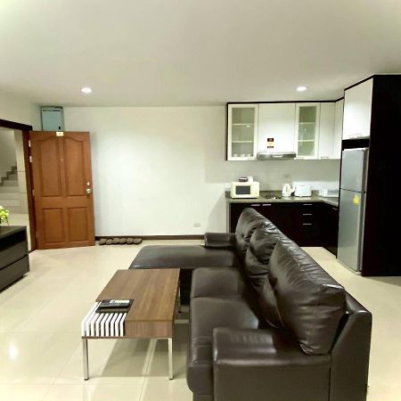 14 Place Sukhumvit Suites Bangkok Exterior photo