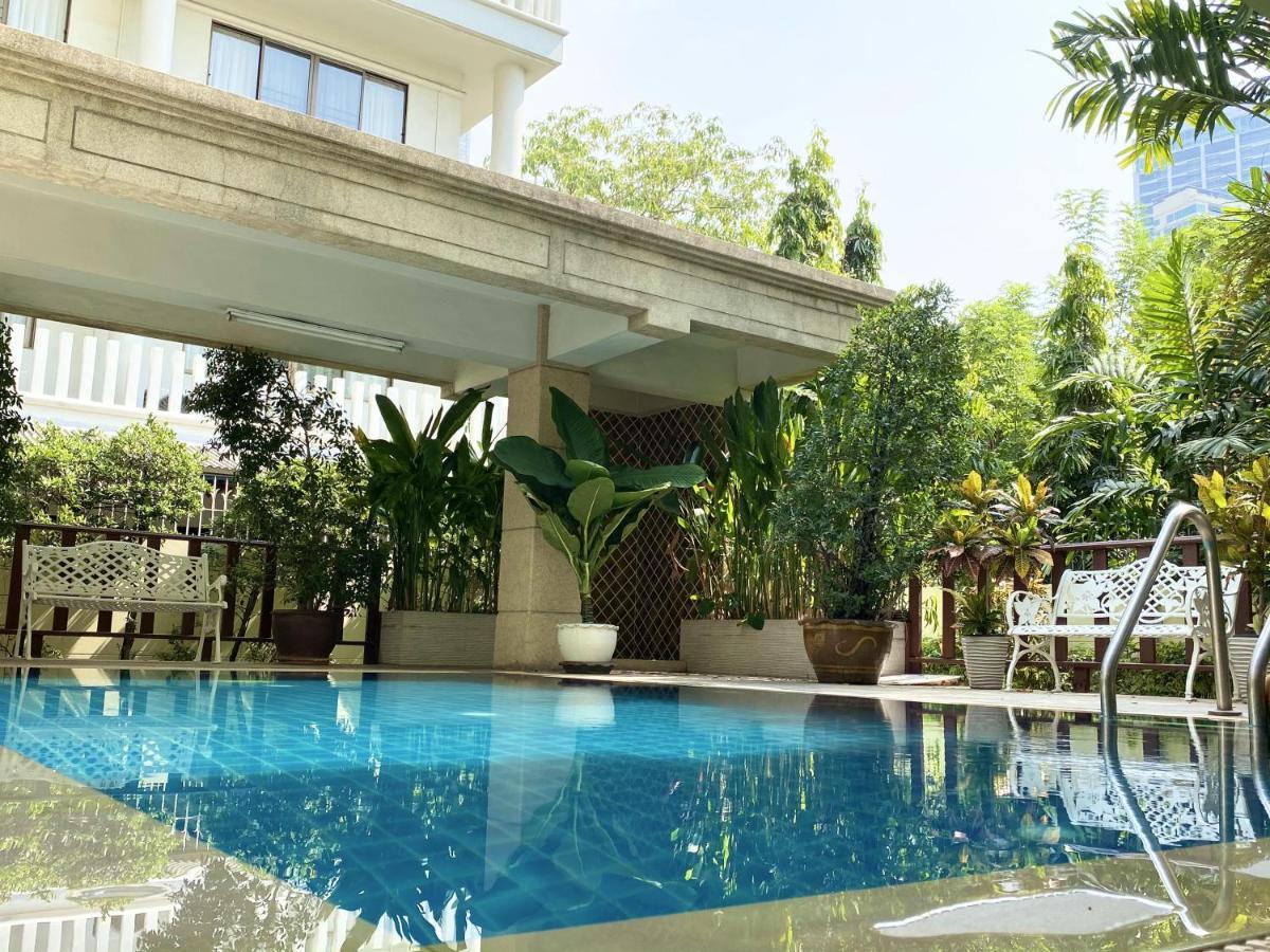 14 Place Sukhumvit Suites Bangkok Exterior photo