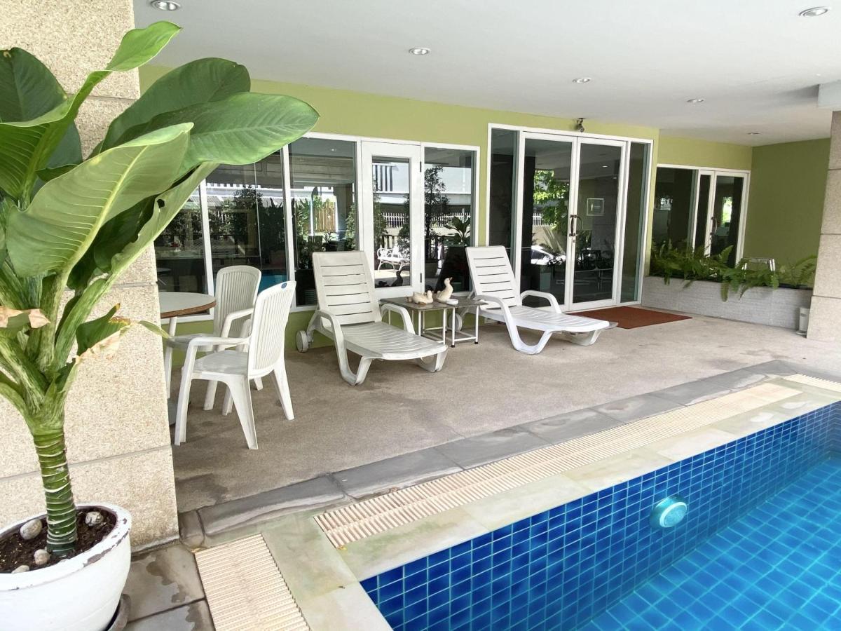 14 Place Sukhumvit Suites Bangkok Exterior photo