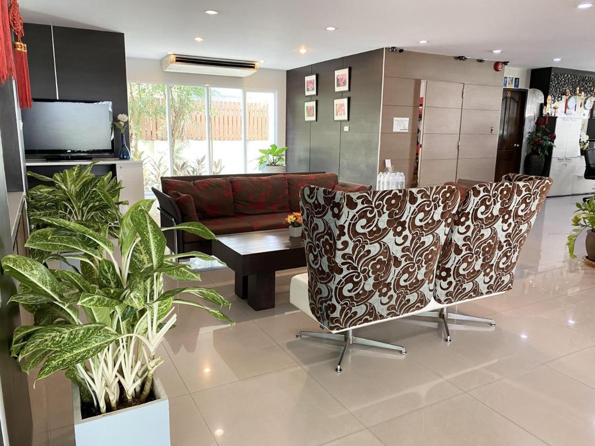 14 Place Sukhumvit Suites Bangkok Exterior photo