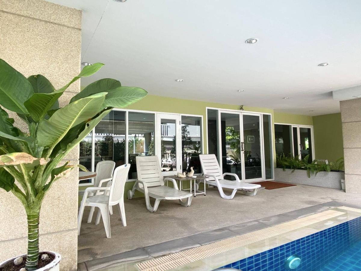 14 Place Sukhumvit Suites Bangkok Exterior photo