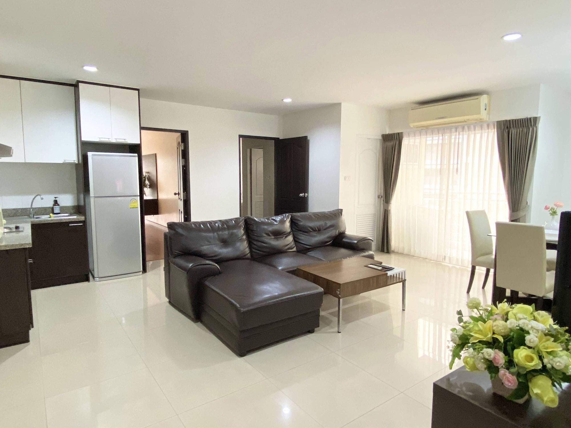 14 Place Sukhumvit Suites Bangkok Exterior photo