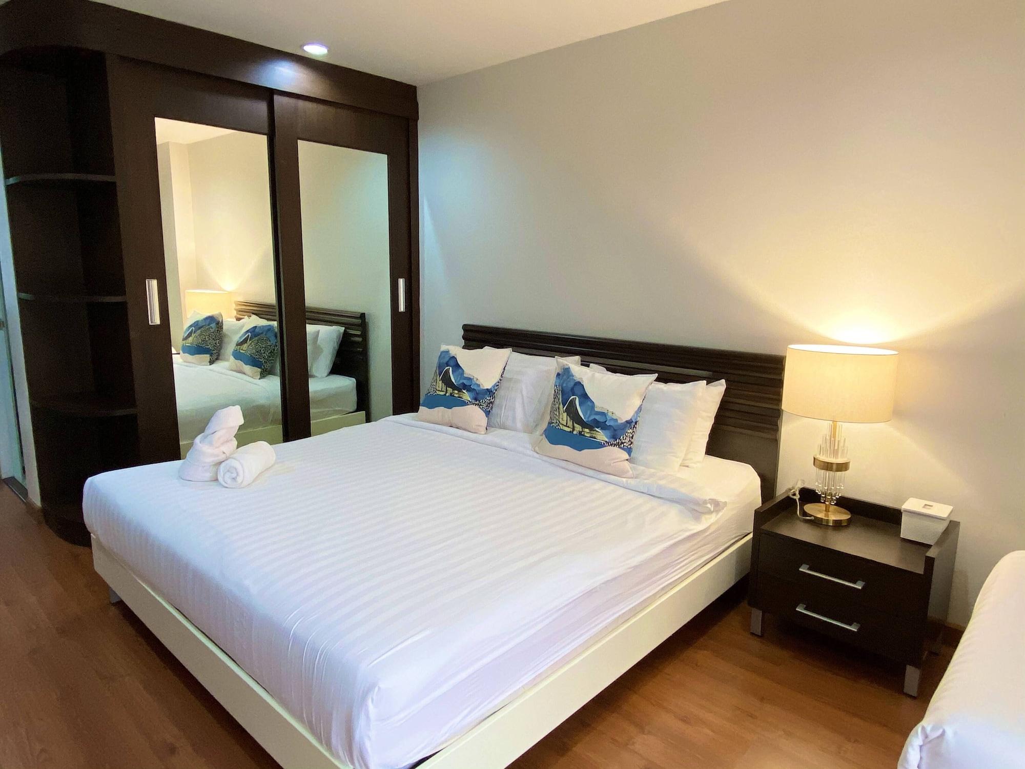 14 Place Sukhumvit Suites Bangkok Exterior photo