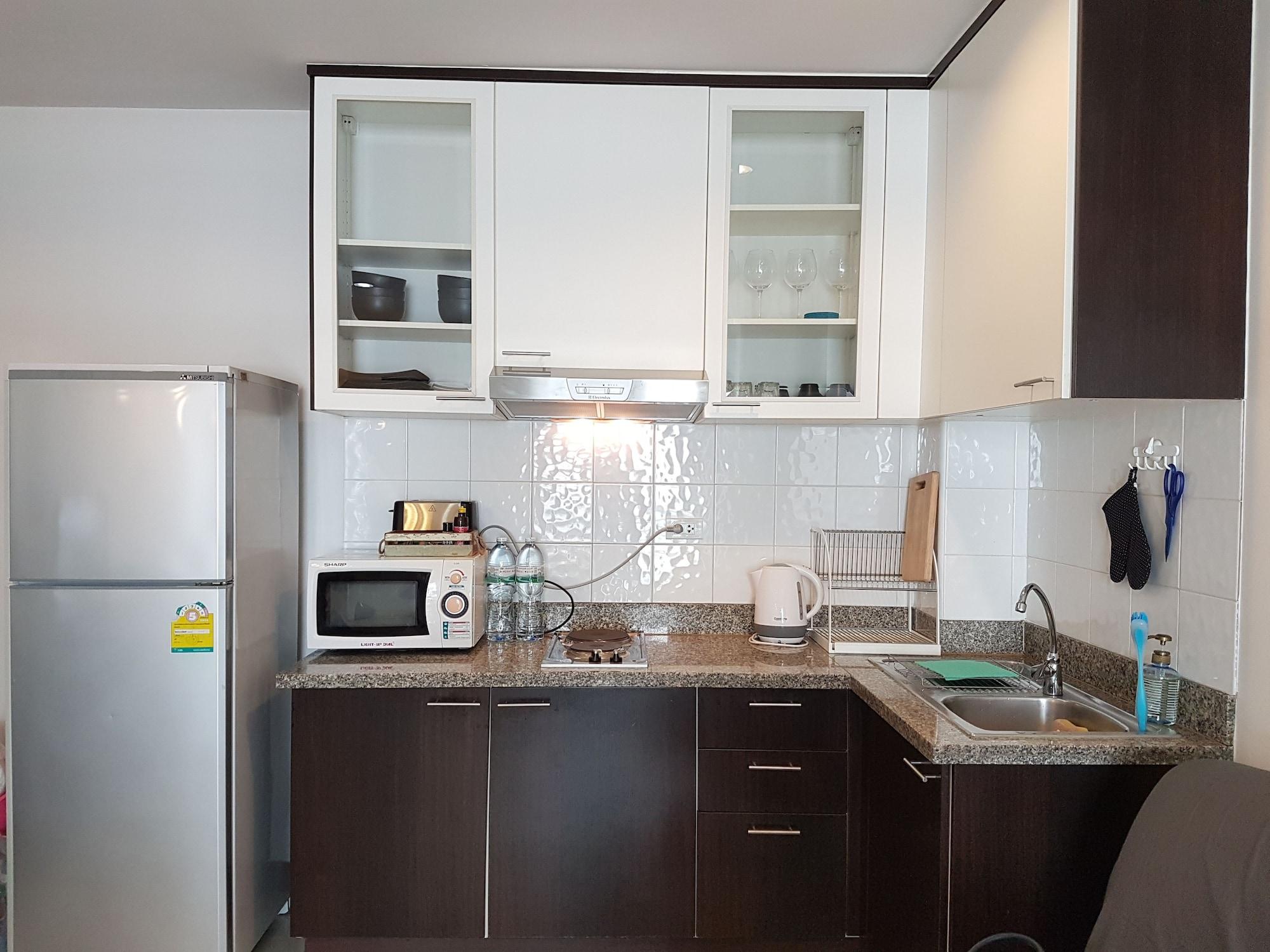 14 Place Sukhumvit Suites Bangkok Exterior photo