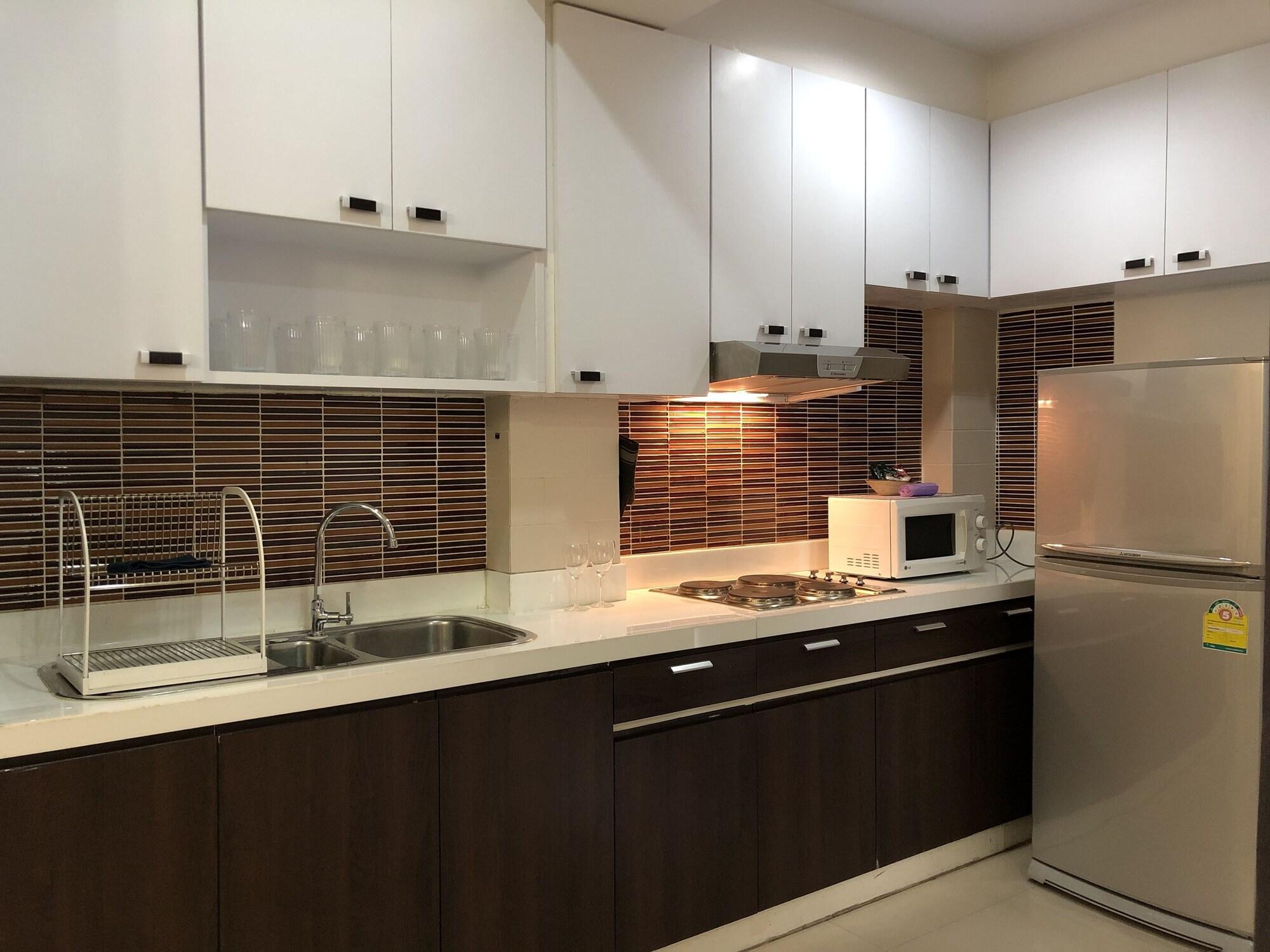 14 Place Sukhumvit Suites Bangkok Exterior photo