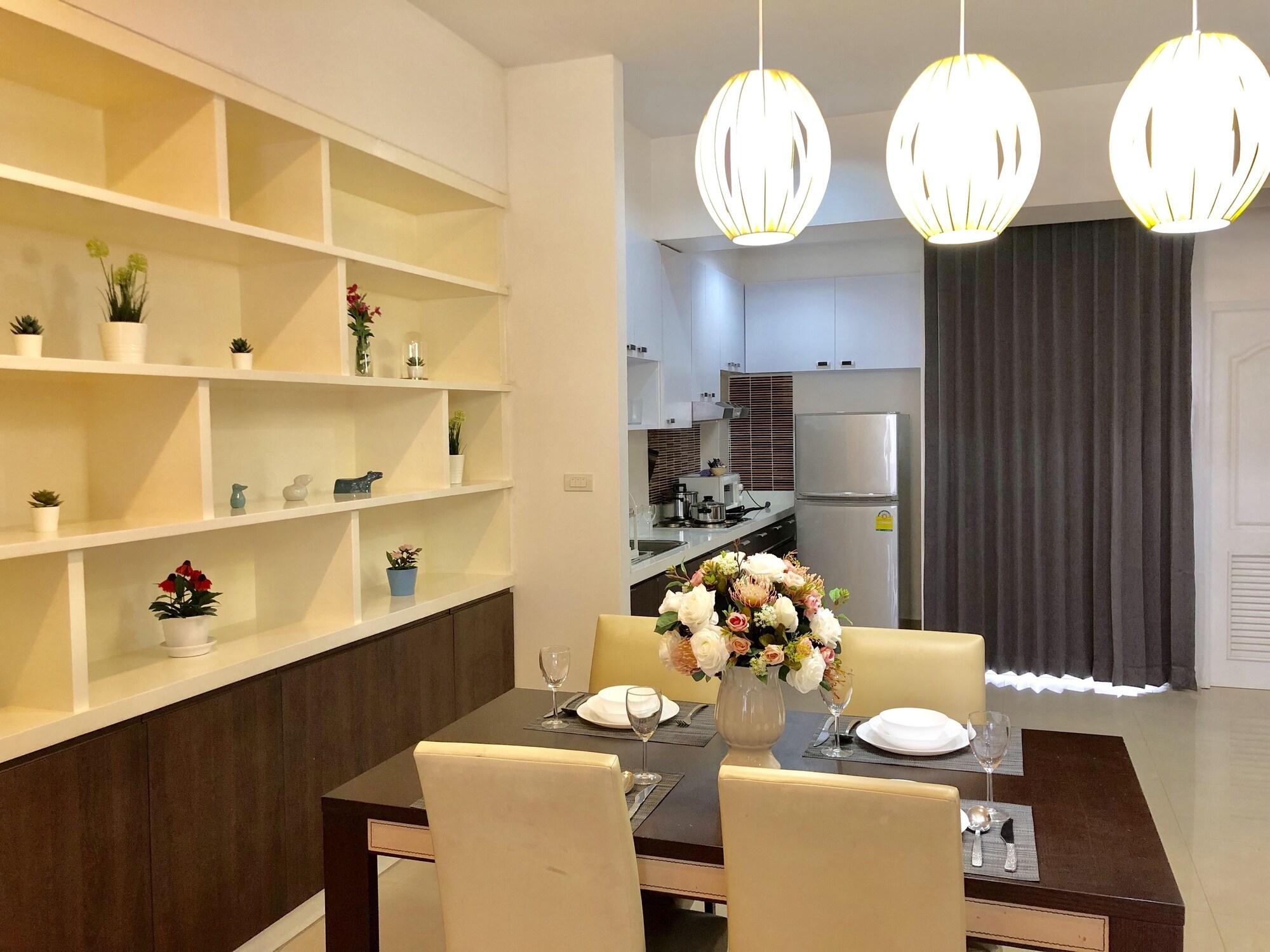 14 Place Sukhumvit Suites Bangkok Exterior photo