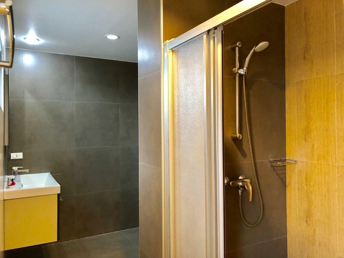 14 Place Sukhumvit Suites Bangkok Exterior photo