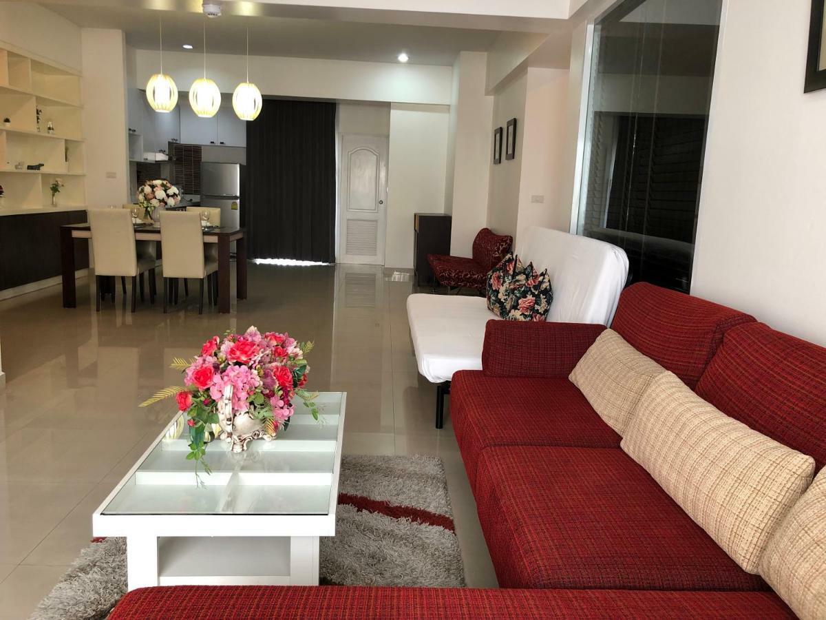14 Place Sukhumvit Suites Bangkok Exterior photo
