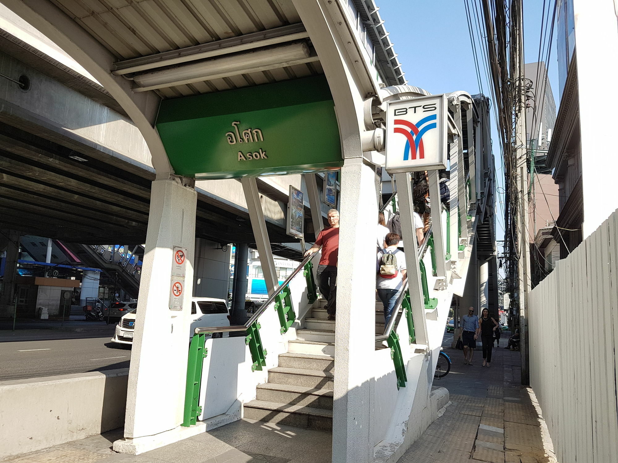 14 Place Sukhumvit Suites Bangkok Exterior photo