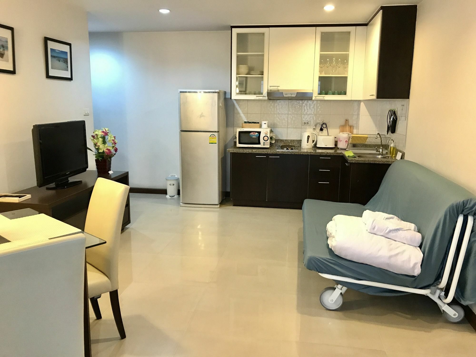 14 Place Sukhumvit Suites Bangkok Exterior photo