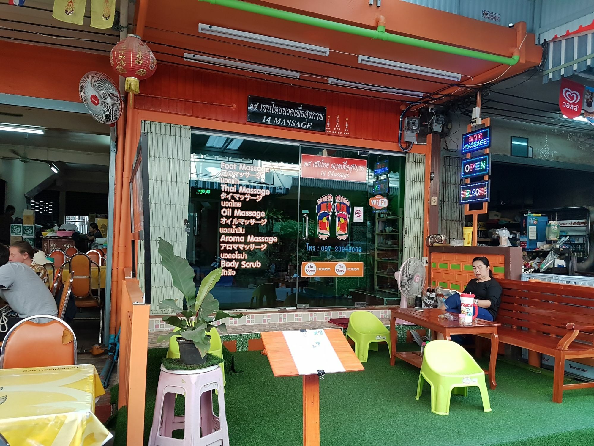 14 Place Sukhumvit Suites Bangkok Exterior photo