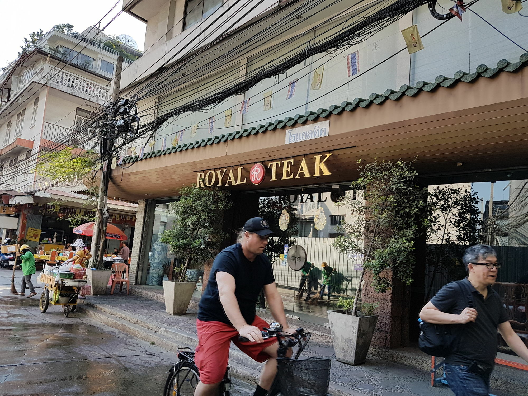 14 Place Sukhumvit Suites Bangkok Exterior photo
