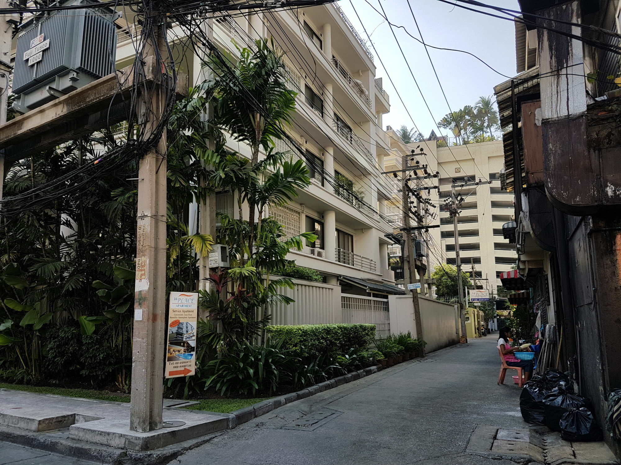 14 Place Sukhumvit Suites Bangkok Exterior photo
