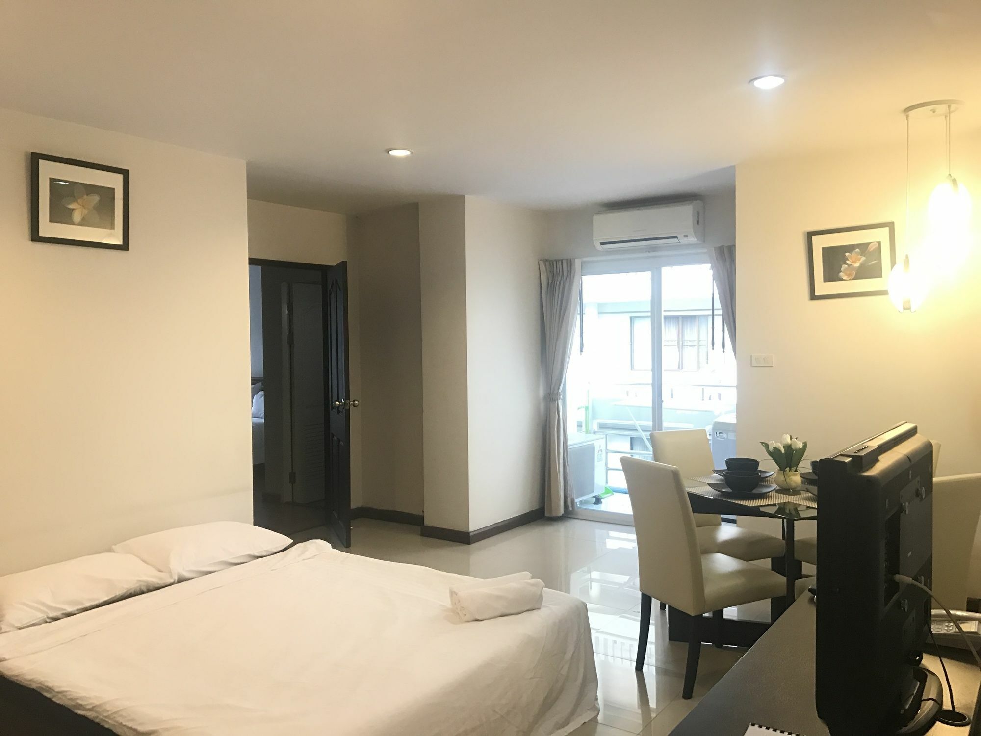 14 Place Sukhumvit Suites Bangkok Exterior photo